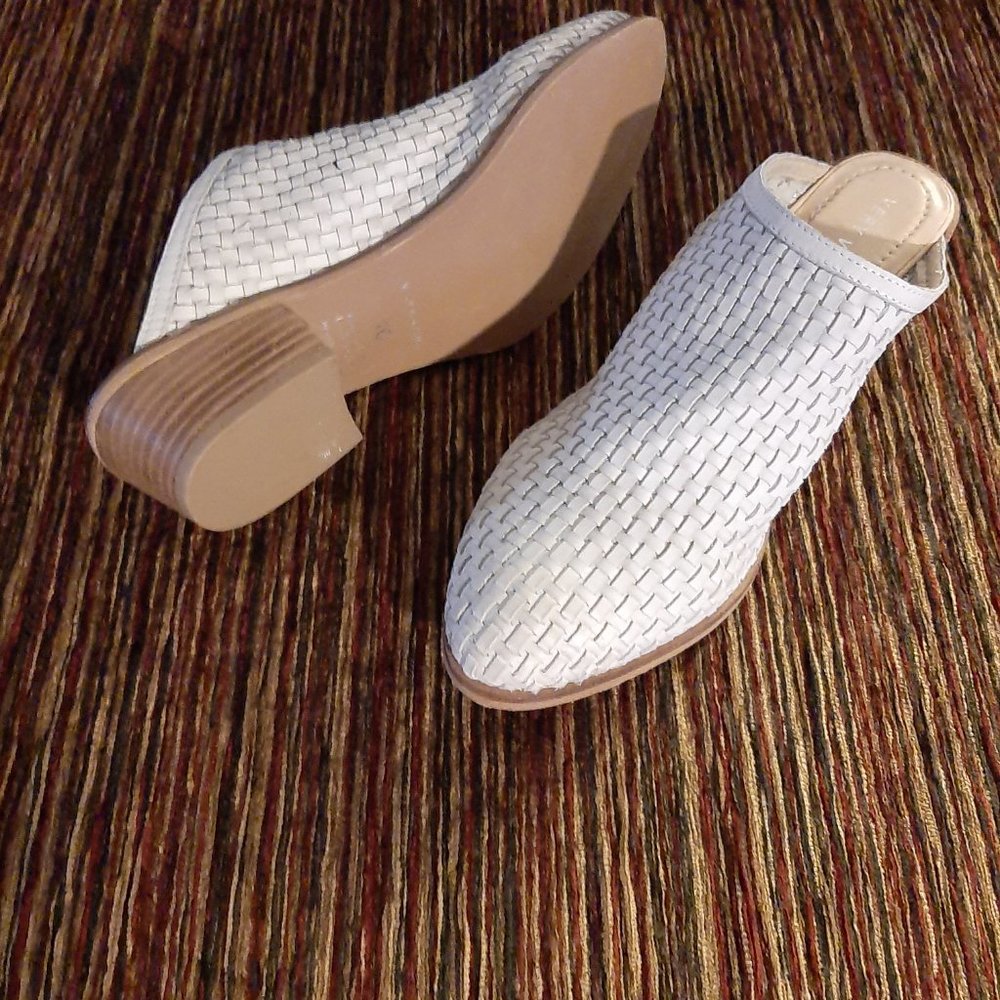 Very Volatile, women's woven, leather beige, slip on sandal shoes, sz 10